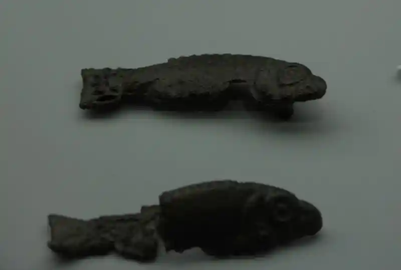 Fish figurines